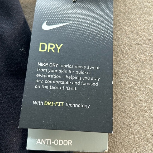 NWT Nike Boys Black Dri-FIT T-Shirt Size YXL - Picture 2 of 3